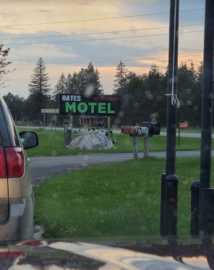 Bates Motel (Phils Bar Motel Cafe - Standard Super Service, Lone Wolf Saloon and Motel) - Web Listing